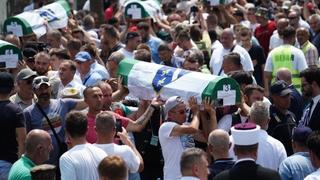 Potočari: Hiljade ljudi klanjalo dženazu za 30 žrtava genocida u Srebrenici