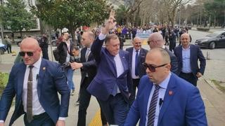 Građani protestovali zbog Dodikovog dolaska: Demonstrante "pozdravio" s tri prsta