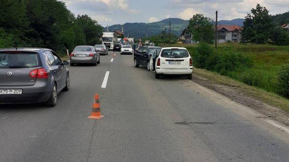 Sudar dva automobila u mjestu Liješnica kod Maglaja - Avaz