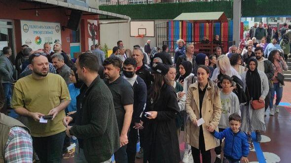 Velike gužve na biračkim mjestima u Istanbulu - Avaz