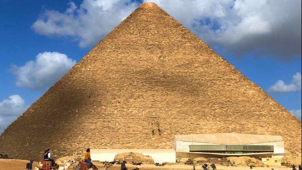 Velika piramida je sagrađena kao monumentalna grobnica oko 2560. godine prije nove ere - Avaz