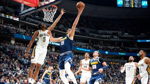 Denver Nuggets center Nikola Jokic, right, goes up for a basket as New Orleans Pelicans forward Herbert Jones, left, defends in the first half of an NBA basketball game Tuesday - Avaz