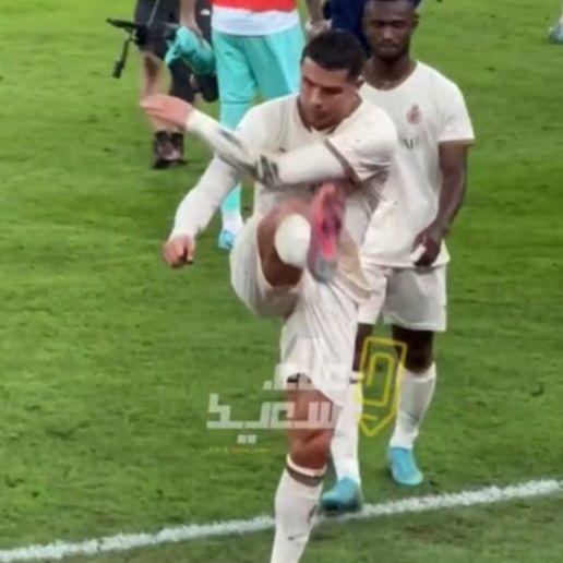 Ronaldo teško podnio poraz u derbiju: Šutirao flašu nogom 
