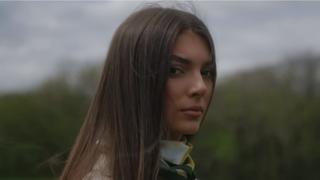 Ejla Prguda ponovo zablistala: U spotu za pjesmu "Neprežaljena" pokazala raskošnu ljepotu 