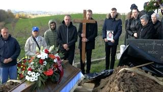 Sahranjen Marko Mišić, povratnik u Derventu koji je prije mjesec teško pretučen