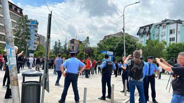 Protesti na Kosovu  - Avaz