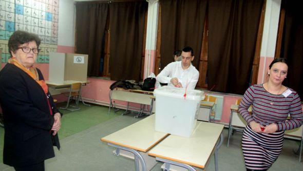 Glasanje u Tuzli  - Avaz