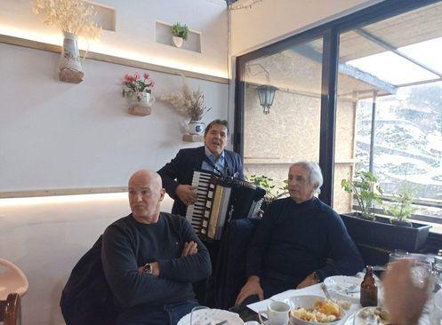 Halilhodžić uživa uz harmoniku i dobro društvo - Avaz