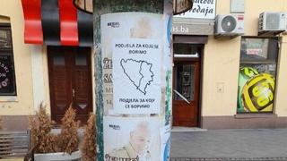 Osvanuli ćirilični plakati u Tuzli koji prikazuju podjelu Bosne i Hercegovine između Srbije i Hrvatske