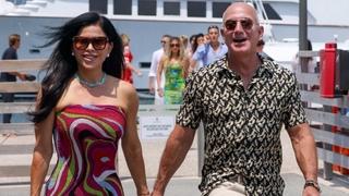 Džef Bezos prošetao sa zaručnicom: Svi komentirali poprsje i jedan detalj vrijedan milione