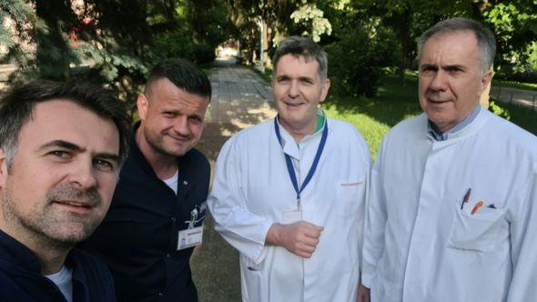 Dr. Ismet Gavrankapetanović i dr. Ednan Drljević s kolegama - Avaz
