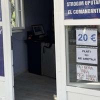 Natpis u Tučepima šokirao turiste iz Mostara: "Ko nema para, bez njega se može”