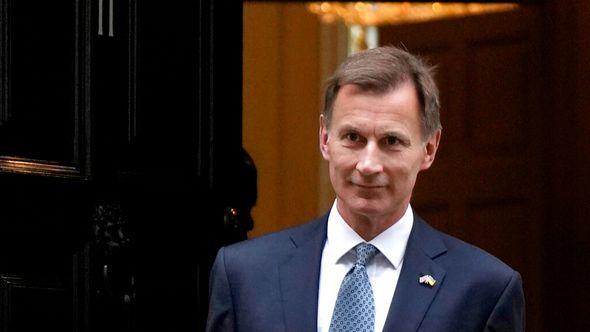 Britain's Chancellor Jeremy Hunt leaves 11 Downing Street to attend Parliament in London, Thursday, Nov. 17, 2022. Britain’s Treasury chief said Friday, Jan. 27, 2023, - Avaz