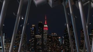 Empire State Building osvijetljen crveno-bijelim bojama za žrtve zemljotresa u Turskoj