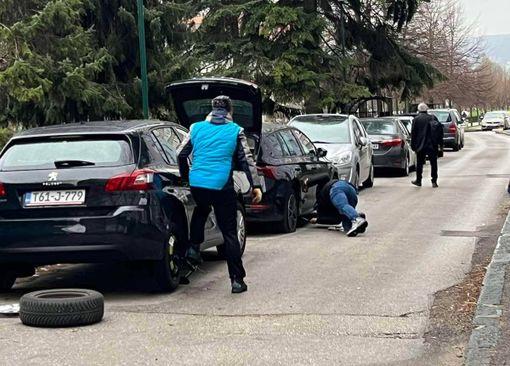 Probušene gume na brojnim automobilima u naseljima Otoka i Čengić Vila - Avaz