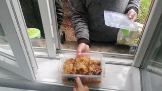 Otvorena javna kuhinja u Goraždu: Prvi dan podijeljeno 80 obroka