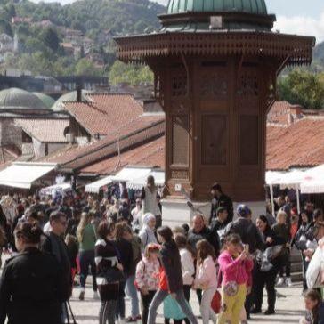 Baščaršija sve više počinje ličiti na pijacu: Nargila barovi i "turske" radnje okupirali stari dio grada
