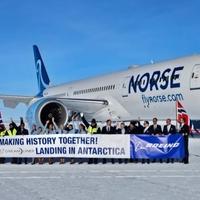 Historijski let: Na Antarktik prvi put sletio putnički avion