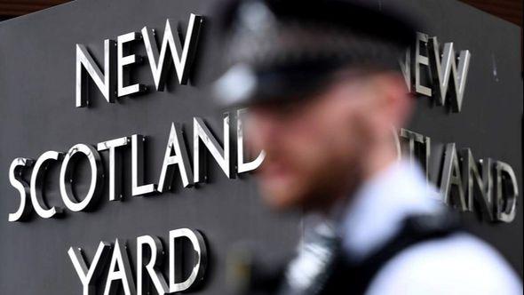 Bivši britanski policajac optužen za višestruka silovanja - Avaz