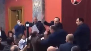 Velika tučnjava u Parlamentu Gruzije