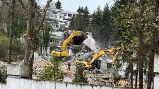 U toku rušenje objekta kod Vile Braun u Sarajevu 