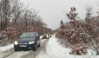 Blokirani putevi u Hercegovini, snijeg napadao pola metra