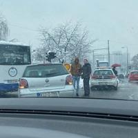 Nesreća u Sarajevu: Sudarila se četiri automobila i autobus
