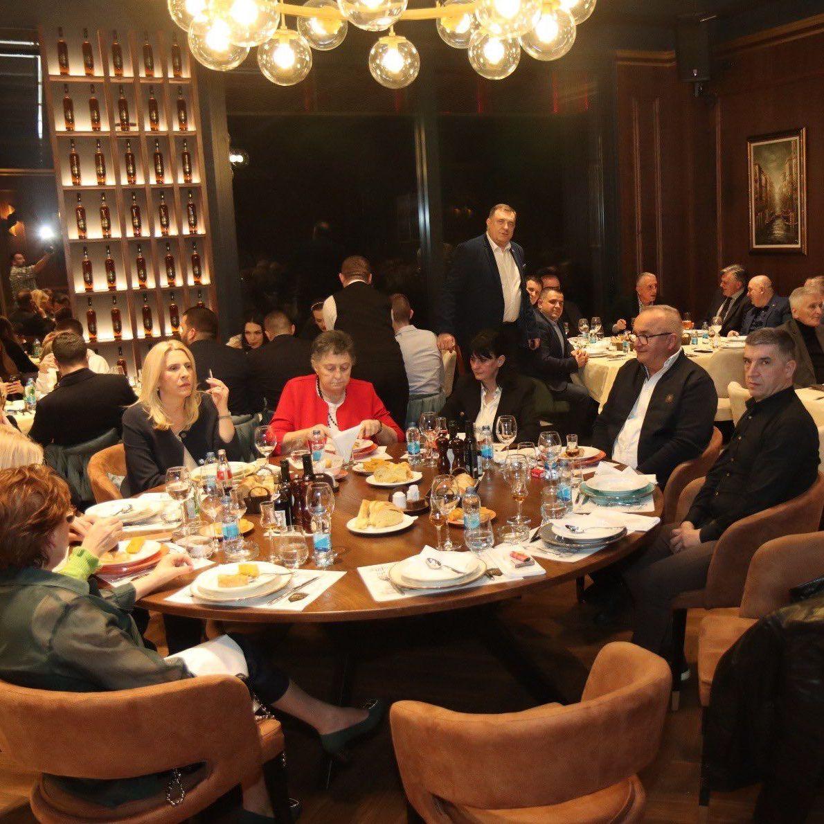 Dodik proslavio rođendan sa najbližim saradnicima: "Ovo je društvo očajnika"
