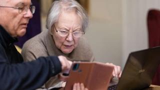 Počinje kampanja za bolje razumijevanje online medijskih sadržaja među starijim osobama