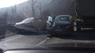 Saobraćajna nesreća kod Žepča: Sudarila se dva vozila, povrijeđena Sarajka (49)