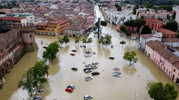 Više od 20 rijeka izlilo se iz korita u Italiji - Avaz