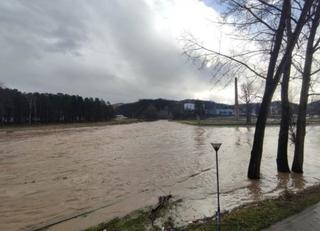 Obilne padavine nisu zaobišle ni Visoko: Rijeka Fojnica se izlila u gradu