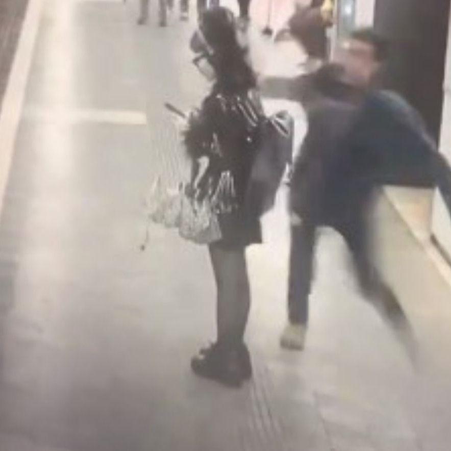 Video / Manijak napadao žene na stanici: Policija ga uhapsila