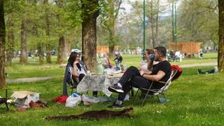Prvi maj građani proslavili na Stojčevcu: Najmlađi se zaigrali, a neki i roštilj zapalili 