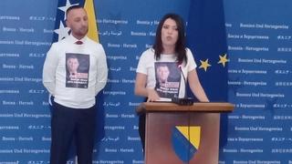 Vlast sa majicama Dodika, a opozicija "Đes‘ lopove"