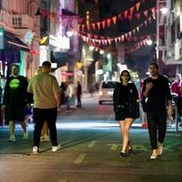 Kafići poštuju Dan žalosti: Manje šetača nego prethodnih dana u festivalskoj ulici