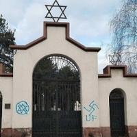 Na Jevrejskom groblju u Beogradu osvanuli kukasti križevi