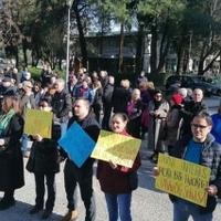 Protest ispred RTCG-a: Imamo pravo da se izražavamo na svom jeziku 
