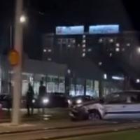 Saobraćajna nesreća na Stupu: Automobil završio na tramvajskim šinama, stvorile se gužve