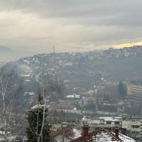 Zrak ponovo zagađen u Kantonu Sarajevo: Povišene vrijednosti štetnih PM10 čestica
