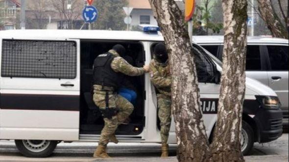 Policija oduzela pištolj - Avaz