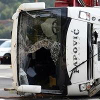 Određen pritvor vozaču autobusa koji je sletio u provaliju u Crnoj Gori: Stradali Podgoričanka i Britanac