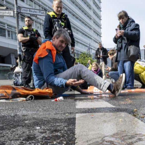 Klimatski aktivisti opet blokirali saobraćajnice u Berlinu