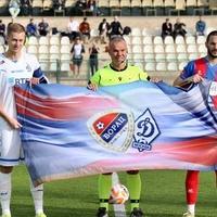 Borac igra protiv Rusa, kapiteni oba tima se slikali sa zastavom u bojama RS i Rusije