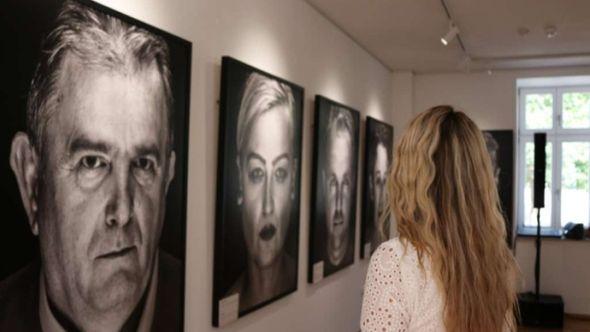 Izložba portreta žrtava rata "Lično"  - Avaz