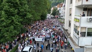 Snimak iz zraka / Protesti u Jablanici, građani poručili: "Svi smo mi Enisa Klepo"