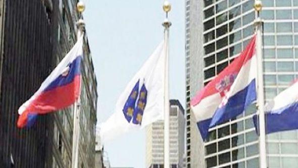 Zastava BiH se zavihorila 1992. ispred UN-a - Avaz