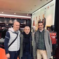 Bivši selektor sa prijateljima na utakmici Milana: Pozvao ga direktor kluba