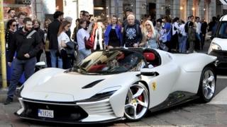 Ibrahimović provozao Ferrari Daytonu: Njega i Helenu spopadali obožavatelji