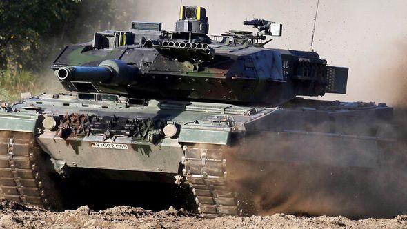 A Leopard 2 tank is pictured during a demonstration event held for the media by the German Bundeswehr in Munster near Hannover, Germany, Wednesday, Sept. 28, 2011. Poland will apply to the German government for permission to supply the German-made Leopard battle tanks to Ukraine.  - Avaz